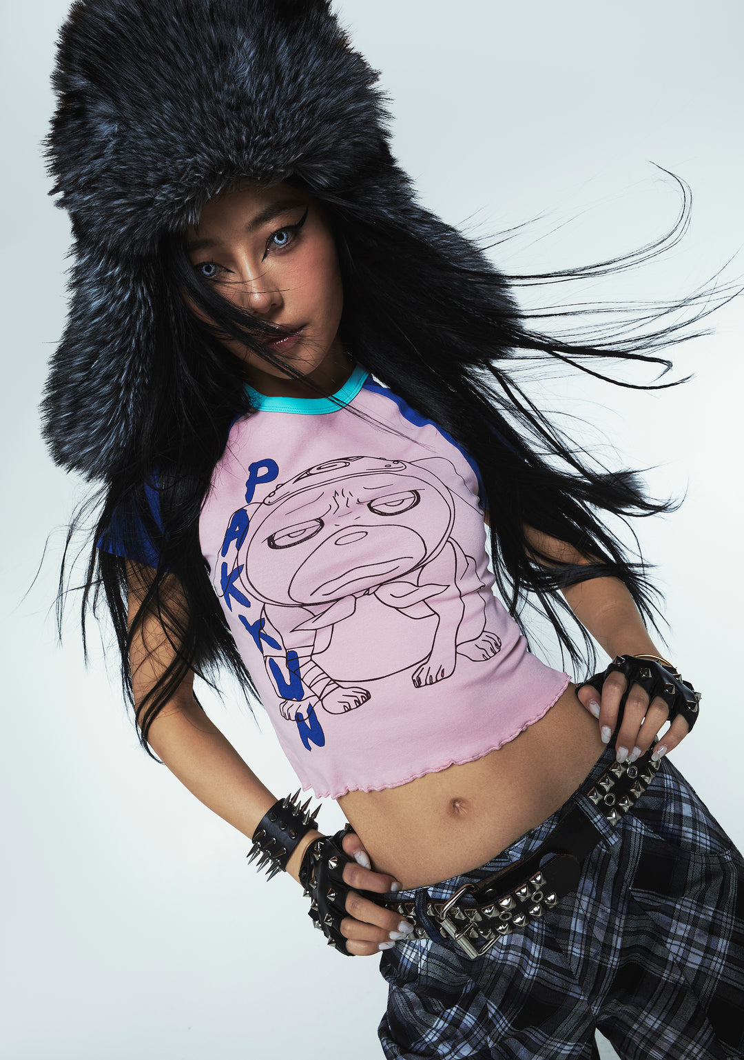 Dolls Kill x NARUTO SHIPPUDEN Pakkun Pug Graphic Print Raglan Colorblock Crop Top - Colorblock - Image 7